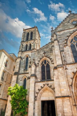 Eski Bordeaux kasabasındaki Aziz Peter Kilisesi. Fransa