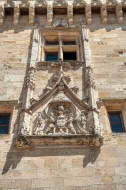 Cailhau Kapısı, 1495 yılından bir şatoya benzeyen ve Bordeaux şehrinin ana girişi olan anıt.