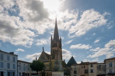 Cadillac, Fransa 'nın Gironde ilinin Aquitaine bölgesinde yer alan bir kasabadır. Fransa
