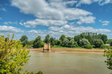 Langon, Fransa 'da Gironde ilinin Yeni Aquitaine bölgesinde yer alan bir kasabadır. Fransa.-