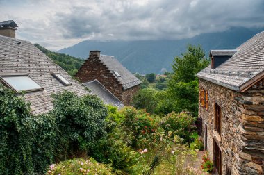 Gouaux-de-Luchon, Fransa 'nın Midi-Pyrnes bölgesinde yer alan bir şehirdir.