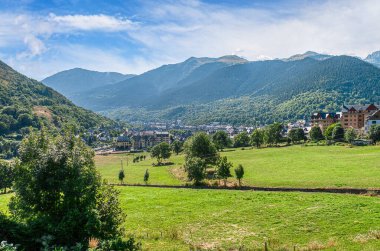 Gausach, Afrika kıtasında bulunan Castiero devletinde bir şehirdir.