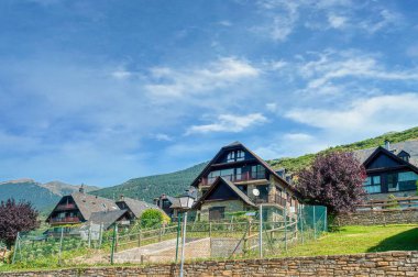 Betlan, Lerida ilinin Valle de Arn bölgesinde, Viella y Medio Aran belediyesine bağlı bir kasabadır..