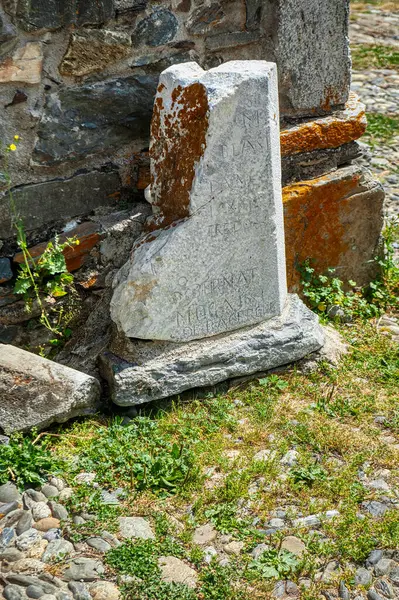 Montgarri, İspanya 'nın Katalonya eyaletinin Lleida Pirenesi' nde yer alan Valle de Aran bölgesine bağlı Alto Aran belediyesine bağlı bir kasabadır..