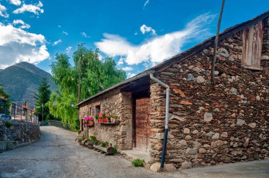 Esterri de Aneu İspanya 'nın otonom bölgelerinden biri olan Katalonya' nın Lerida eyaletine bağlı belediyesi..