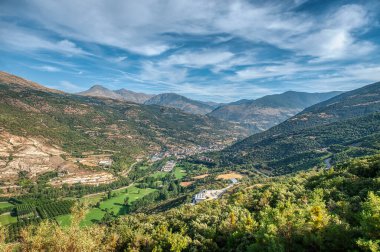 Kind, Katalonya 'nın Lerida iline bağlı bir belediyedir. Pallars Sobira bölgesinin başkenti. İspanya.-
