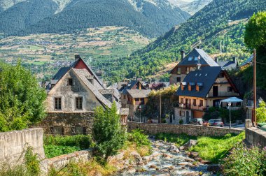 Vielha, İspanya 'nın Lerida eyaletinde yer alan bir şehirdir..