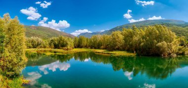 Pont De Suert rezervuarı İspanya 'nın Ebro hidrografik çizimi içindeki Noguera De Tor nehrinde yer almaktadır.
