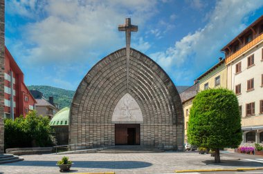 Pont de Suert, İspanya 'nın Katalonya eyaletinde yer alan bir şehirdir. Lerida vilayetine ait..