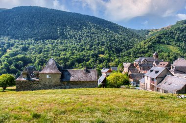 Castillon-de-Larboust, Fransa 'nın Midi-Pyrnes bölgesinde yer alan bir şehirdir..