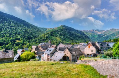 Castillon-de-Larboust, Fransa 'nın Midi-Pyrnes bölgesinde yer alan bir şehirdir..