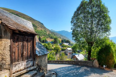 Castillon-de-Larboust, Fransa 'nın Midi-Pyrnes bölgesinde yer alan bir şehirdir..