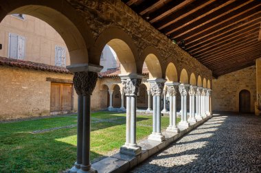 Saint-Gaudens, Fransa 'nın Haute-Garonne eyaletinde yer alan bir şehirdir..