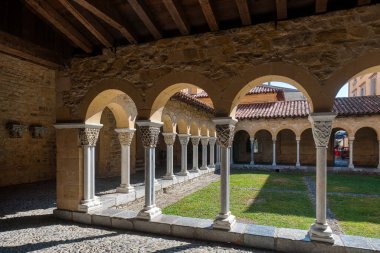 Saint-Gaudens, Fransa 'nın Haute-Garonne eyaletinde yer alan bir şehirdir..