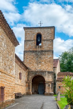 Villanueva, Asturias ilinin Cangas de Onis ilçesine bağlı bir köydür. İspanya.