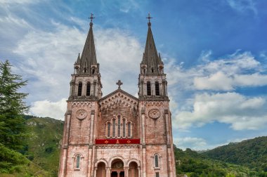 Bayan Covadonga Sığınağı, Cangas de Onis, Asturias.