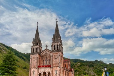 Bayan Covadonga Sığınağı, Cangas de Onis, Asturias.