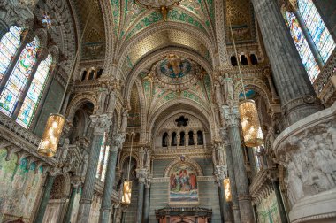 Fransa 'nın Lyon şehrindeki Fourviere Kilisesi' nin Bazilikası.