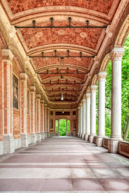 Baden-Baden, Almanya 'nın güneybatısında, Kara Orman' da Fransa sınırına yakın bir kaplıca kasabasıdır..