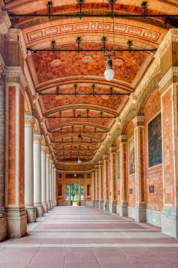 Baden-Baden, Almanya 'nın güneybatısında, Kara Orman' da Fransa sınırına yakın bir kaplıca kasabasıdır..