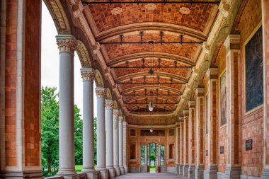 Baden-Baden, Almanya 'nın güneybatısında, Kara Orman' da Fransa sınırına yakın bir kaplıca kasabasıdır..