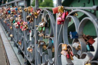 Frankfurt, Almanya 'nın ana nehri üzerinde merkezi bir Alman şehri.