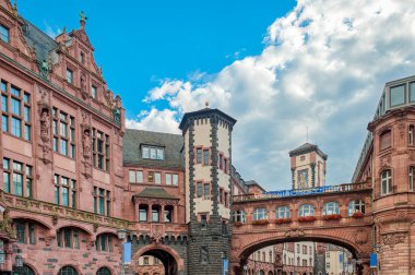 Frankfurt, Almanya 'nın ana nehri üzerinde merkezi bir Alman şehri.