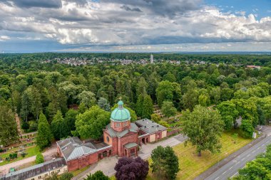 Frankfurt, Almanya 'nın ana nehri üzerinde merkezi bir Alman şehri.