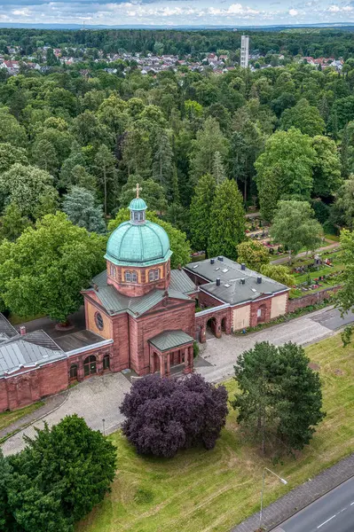 Frankfurt, Almanya 'nın ana nehri üzerinde merkezi bir Alman şehri.