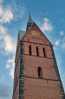 Hannover, Almanya 'nın Aşağı Saksonya eyaletinin başkentidir.).