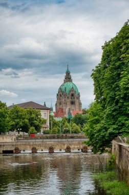 Hannover, Almanya 'nın Aşağı Saksonya eyaletinin başkentidir.).