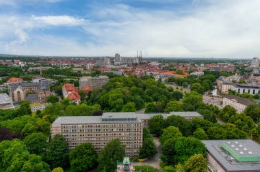 Hannover, Almanya 'nın Aşağı Saksonya eyaletinin başkentidir.).