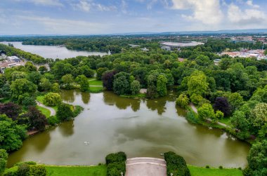 Hannover, Almanya 'nın Aşağı Saksonya eyaletinin başkentidir.).