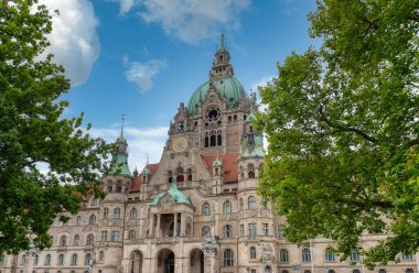 Hannover, Almanya 'nın Aşağı Saksonya eyaletinin başkentidir.).