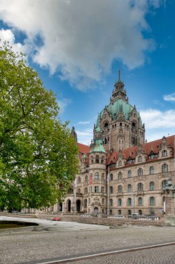Hannover, Almanya 'nın Aşağı Saksonya eyaletinin başkentidir.).