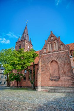Aziz Nikolai Kilisesi (Aziz Nikolai Kirke), 13. yüzyıla dayanan tarihi ile Kolding 'in en eski kilisesidir..