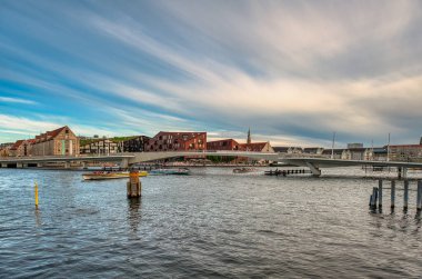 Danimarka 'nın başkenti Kopenhag, Zealand ve Amager adalarında yer almaktadır. İsveç 'in güneyindeki Malmö Köprüsü' ne bağlıdır.