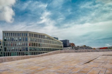 Norveç 'in başkenti Oslo, Norveç' in Oslo Fjord kentinin güney kıyısında yer almaktadır.