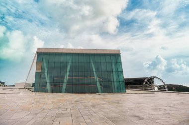Norveç 'in başkenti Oslo, Norveç' in Oslo Fjord kentinin güney kıyısında yer almaktadır.