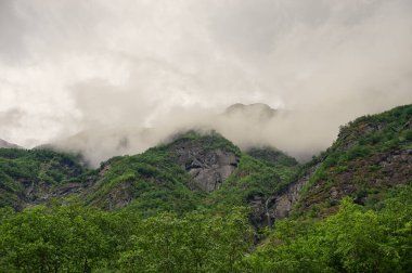 Gudvangen es un pueblo en el municipio de Aurland en el condado de Vestland, Noruega. clipart