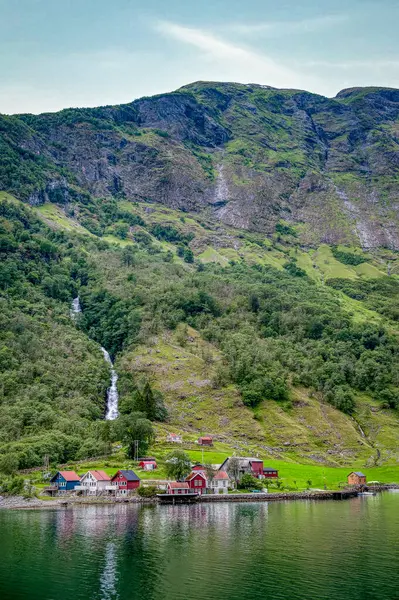 Gudvangen es un pueblo en el municipio de Aurland en el condado de Vestland, Noruega.