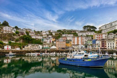 Luarca, Asturias 'ın özerk bölgelerinden biri olan Luarca' nın başkenti Luarca 'dır. Kuzeyde Cantabrian Denizi ile sınır komşusudur.