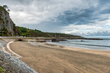 Luarca, Asturias 'ın özerk bölgelerinden biri olan Luarca' nın başkenti Luarca 'dır. Kuzeyde Cantabrian Denizi ile sınır komşusudur.