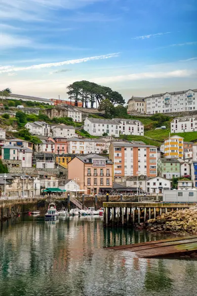 Luarca, Asturias 'ın özerk bölgelerinden biri olan Luarca' nın başkenti Luarca 'dır. Kuzeyde Cantabrian Denizi ile sınır komşusudur.