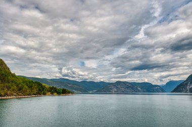 Kaupanger Norveç 'in Vestlandet bölgesinde Sogn og Fjordane eyaletine bağlı bir kasabadır..