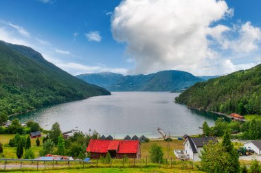 Kaupanger Norveç 'in Vestlandet bölgesinde Sogn og Fjordane eyaletine bağlı bir kasabadır..