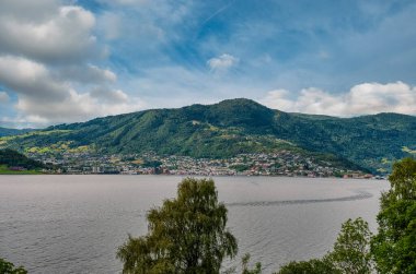 Sogndal, Norveç 'in Sogn og Fjordane iline bağlı bir belediyedir. Sogn Fjord 'un kuzey kıyısında yer almaktadır..