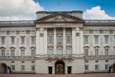 İngiltere ve Birleşik Krallık 'ın başkenti olan Londra, Roma dönemine dayanan bir tarihi olan 21. yüzyıl şehridir..