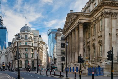 İngiltere ve Birleşik Krallık 'ın başkenti olan Londra, Roma dönemine dayanan bir tarihi olan 21. yüzyıl şehridir..