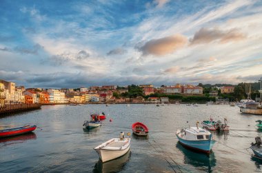 Mugardos, Galiçya 'nın La Corua eyaletinde, Ferrol bölgesinin güneybatısında yer alan bir belediyedir.